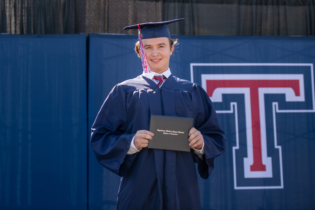 Tesoro High graduates walk red carpet to their diploma at 2020