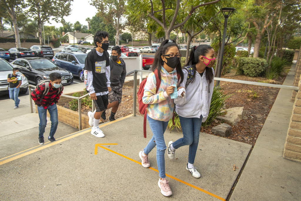 Middle schoolers return to the classroom in Capistrano Unified