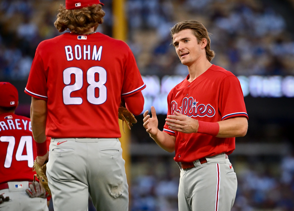 Side by side comparison of the new bases. (L: NL Ring Ceremony R: Luke  Williams Walk Off HR) : r/phillies