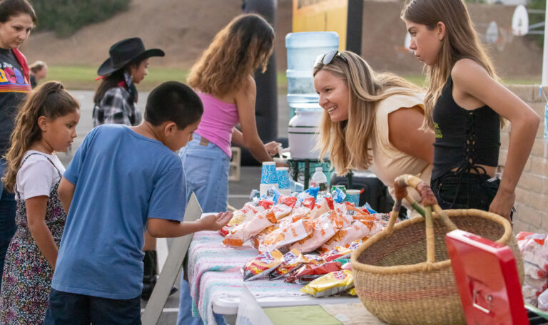 USPS Celebra el Mes de la Herencia Hispana con Piñatas! Estampillas - The  San Fernando Valley Sun