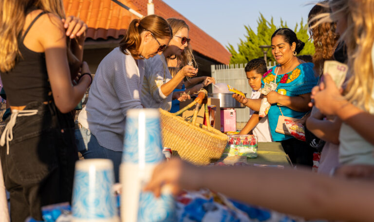 USPS Celebra el Mes de la Herencia Hispana con Piñatas! Estampillas - The  San Fernando Valley Sun