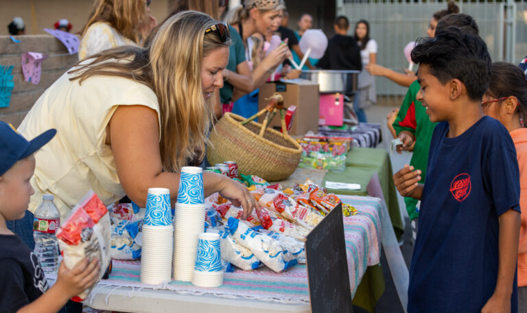 USPS Celebra el Mes de la Herencia Hispana con Piñatas! Estampillas - The  San Fernando Valley Sun