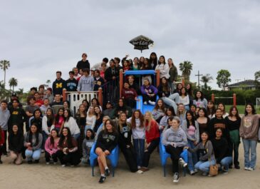 Las Palmas Class of 2016 walks the campus before graduation
