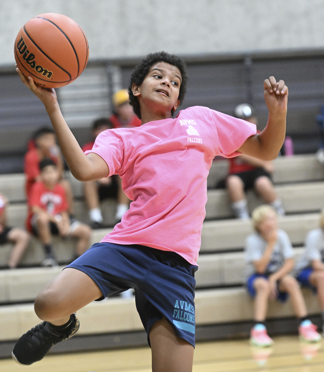 Middle school basketball tournament sparks fun, competition