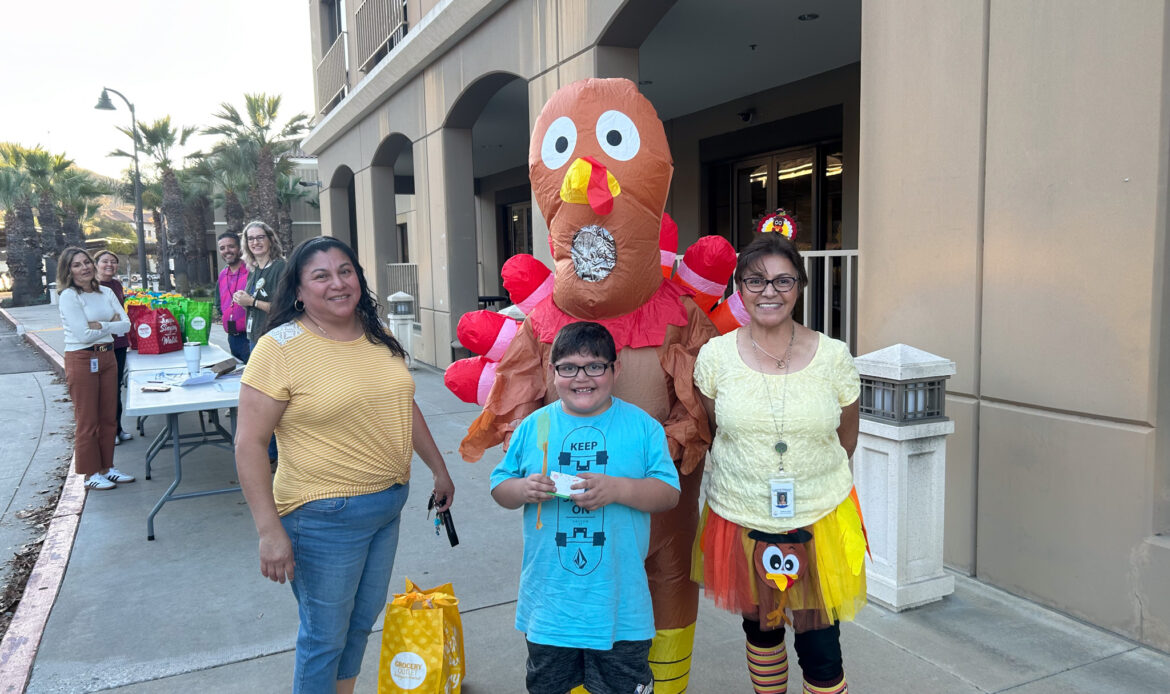 CUSD holds annual Thanksgiving meal distribution